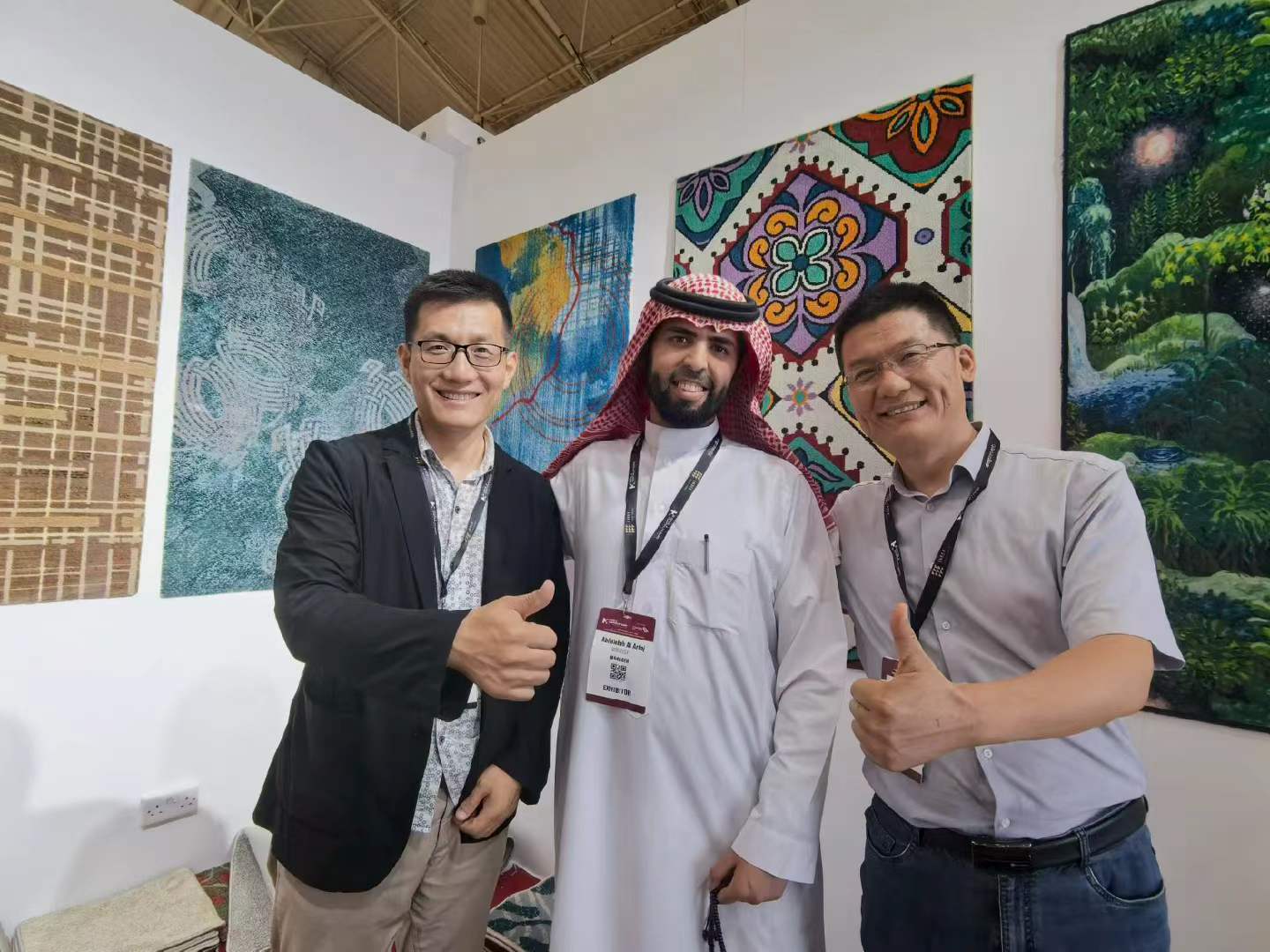Dongsheng Carpet Team with Customers at the Exhibition Dongsheng Carpet Team with Customers at the Exhibition